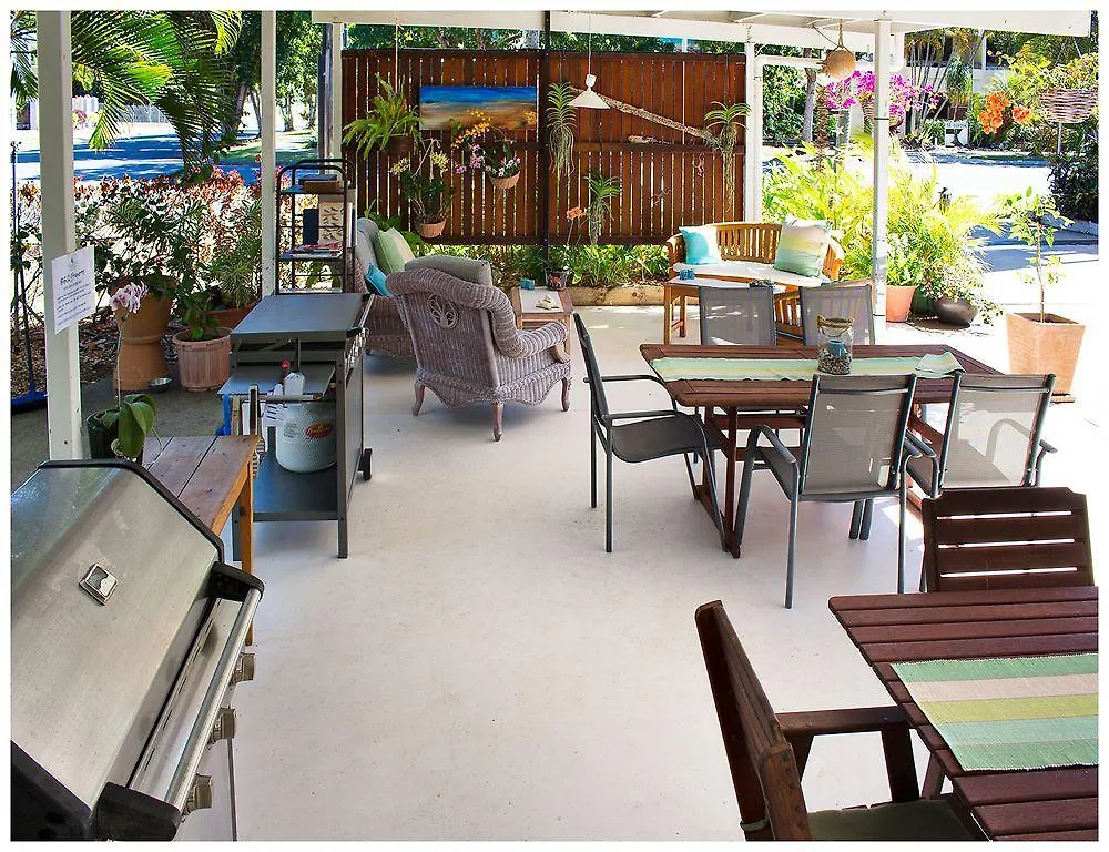 *** Aparthotel Clifton Sands Holiday Units Clifton Beach Australia